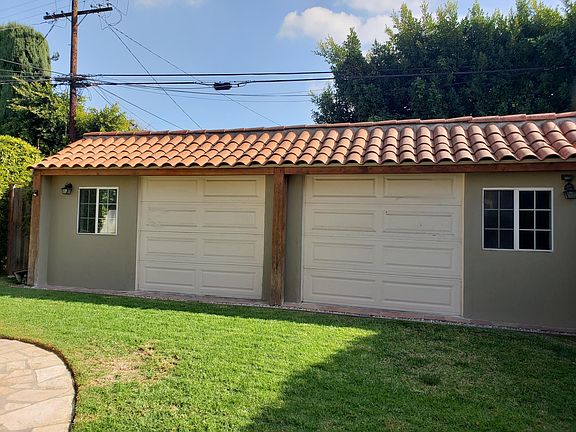 Guest House. Entrance on left via private gate.