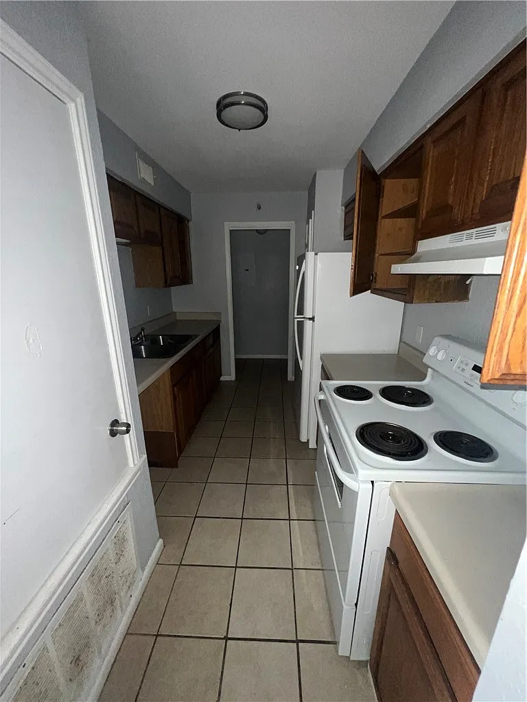 2 bed, 2.0 bath, 1057 sqft, $1,495 — Photo 3