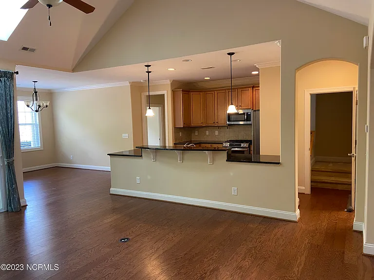 1113 Evangeline Dr — Photo 3