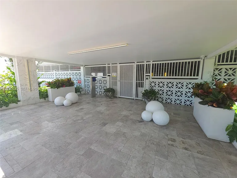 401 Ocean Dr #304 — Photo 26