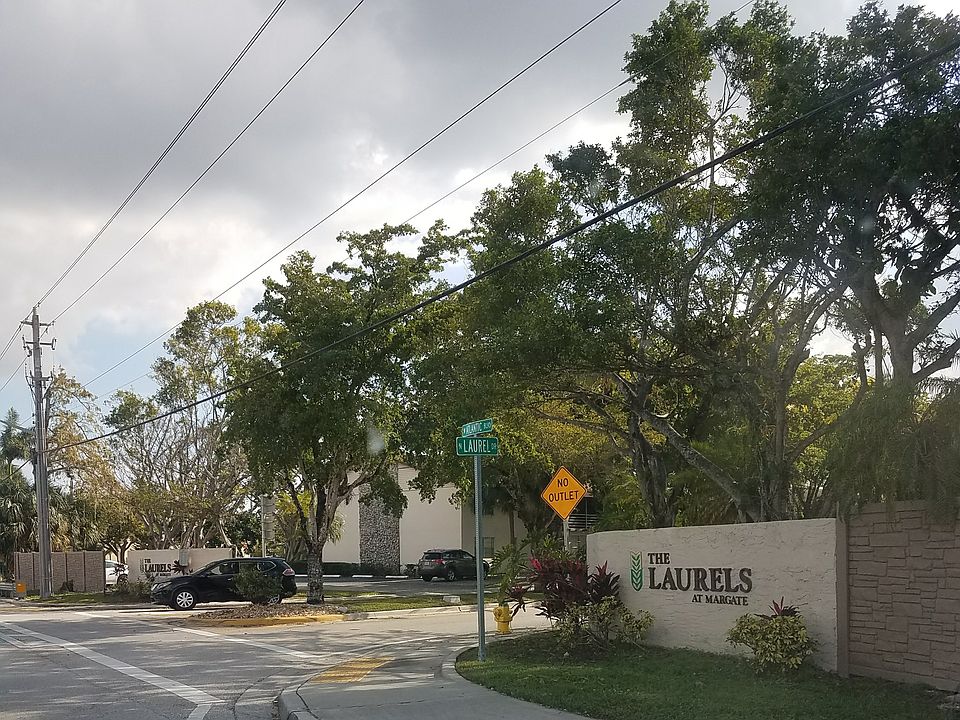 1st image of 480 N Laurel Dr APT 2A