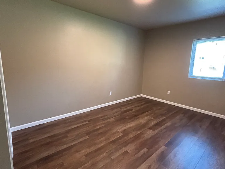 636 Hansen St SE #B — Photo 17
