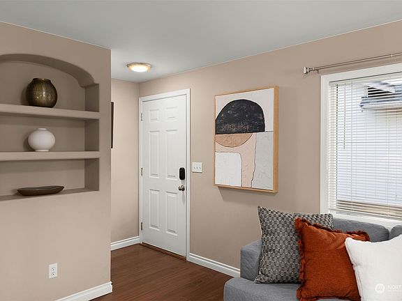 5th image of 10618 56th Drive NE