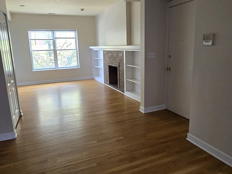7460 N Greenview Ave #2 — Photo 3
