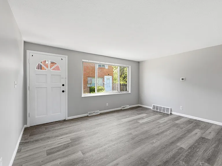 1759 Lonsdale Rd #B — Photo 4