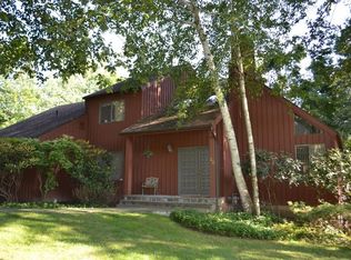 52 Deerfield Ln S, Pleasantville, NY 10570