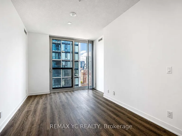 180 Front St E #2212 — Photo 10