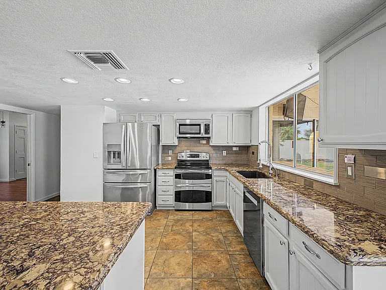 15837 N 47th Pl — Photo 14