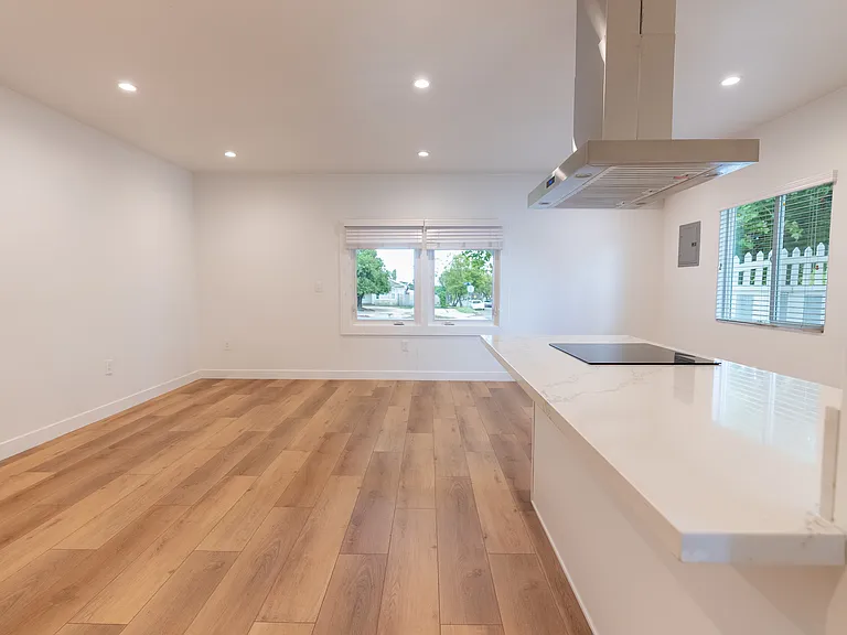 11303 Louise Ave — Photo 4