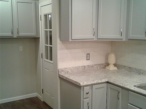 5th image of 49 Magnolia Ave W