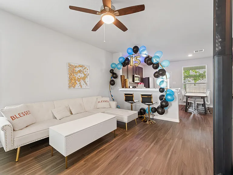 22126 Regal Heights Ln — Photo 6
