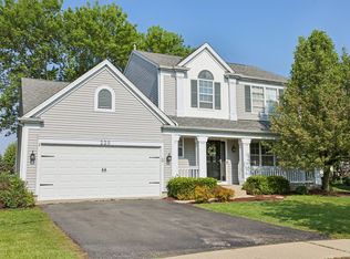 220 Carters Grove Ct, Grayslake, IL 60030