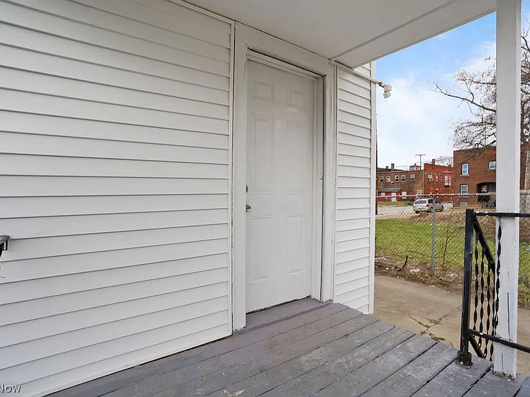 8210 Dorver Ave — Photo 24