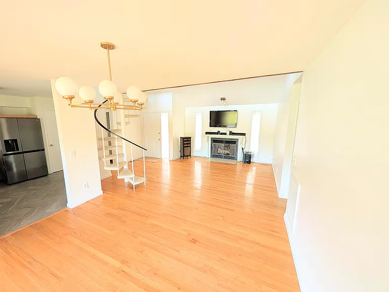 689 Cedar Point — Photo 3