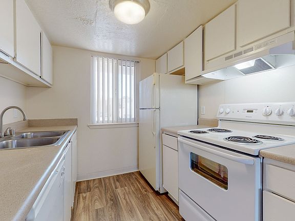 3rd image of 4401 Montgomery Blvd NE APT 212