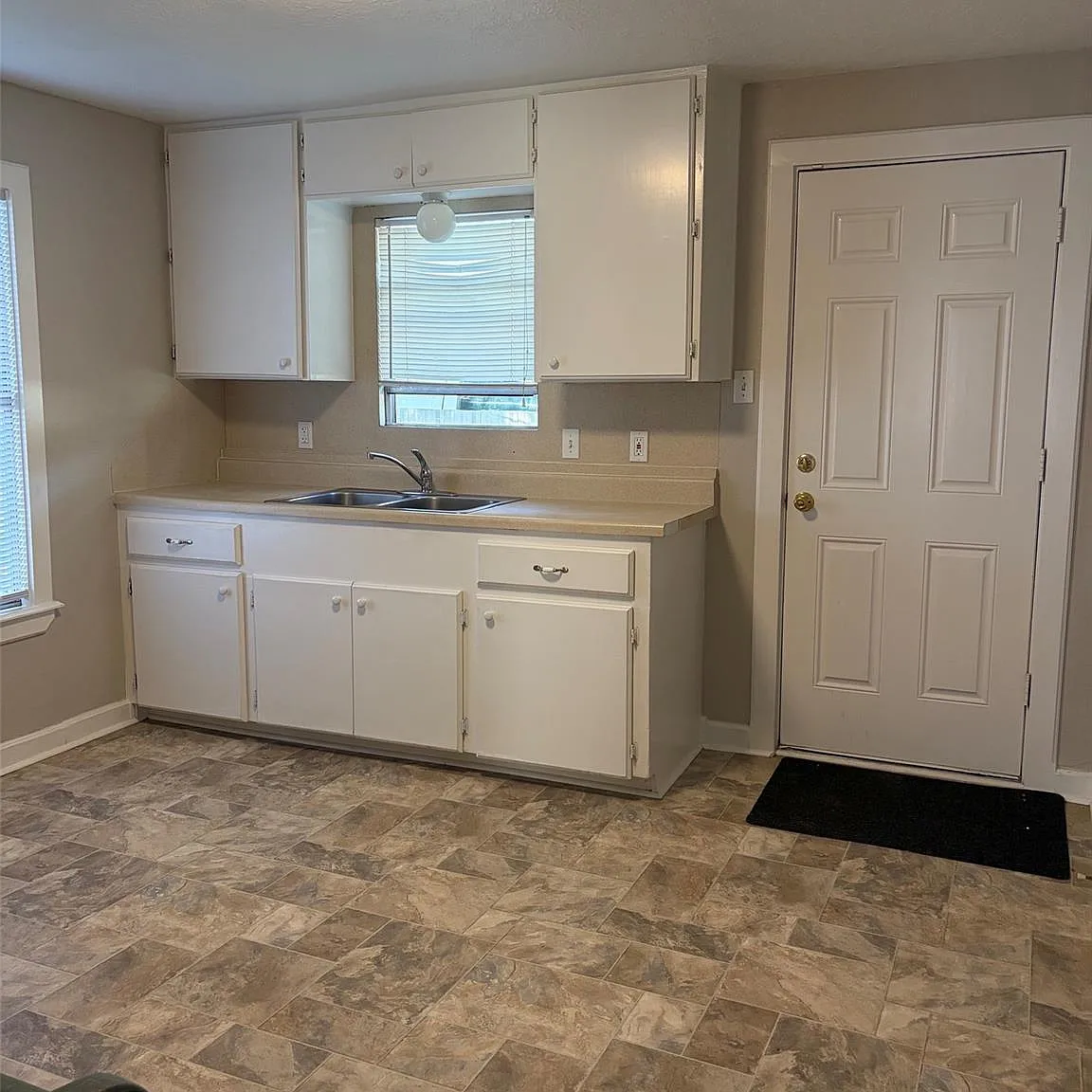 2 bed, 1.0 bath, 672 sqft, $950 — Photo 2