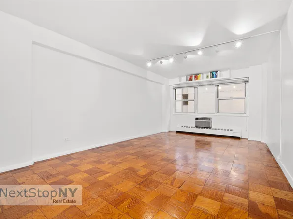 153 East 57th Street image 8 of 9