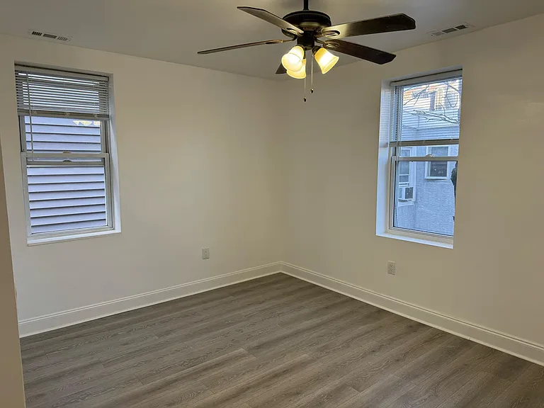 339 Bainbridge St #3R — Photo 1