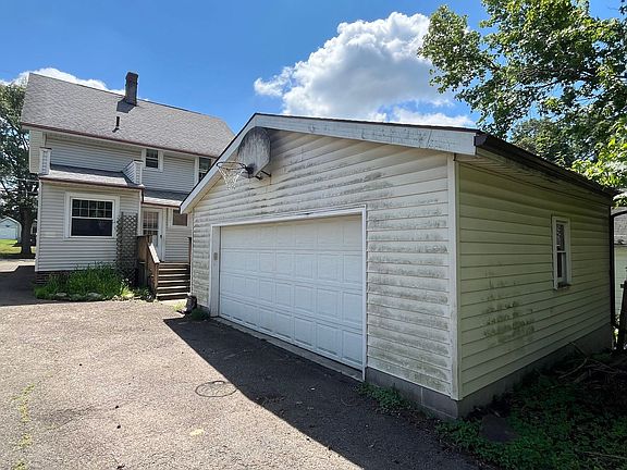 4th image of 326 Lindale Ave