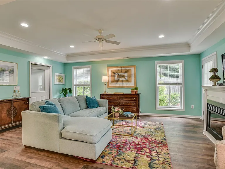 212 Jackson Ave — Photo 4