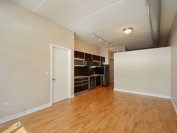 3rd image of 660 W Wayman St Unit 602