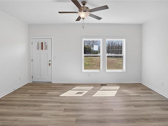 4th image of 1485 Thayer Rd