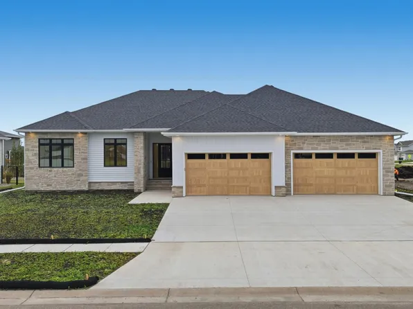 1089 Hickory Ln, West Fargo, ND 58078