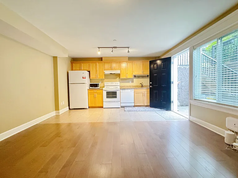 3428 Trafalgar St #BASEMENT — Photo 1