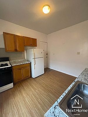 3rd image of 3121 Ditmars Blvd APT 3