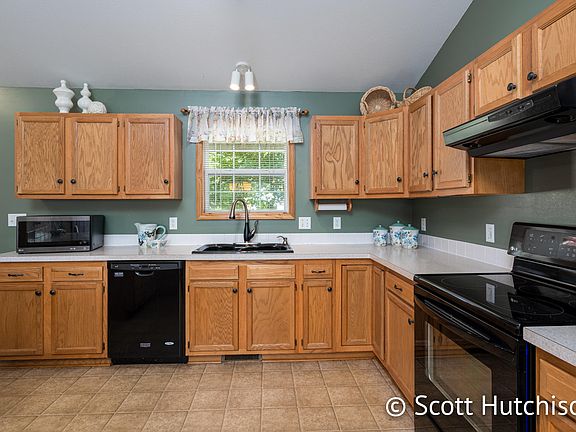 5th image of 9225 Dayton Oaks Ct NE