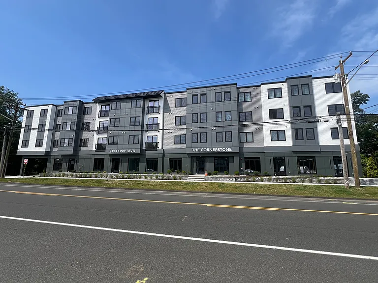 211 Ferry Blvd — Photo 4