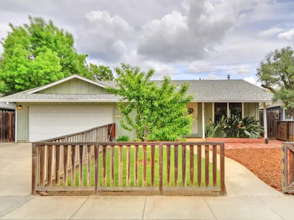 2558 Regis Dr, Davis, CA 95618