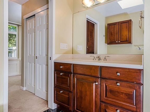2nd image of 821 Laurel Ave