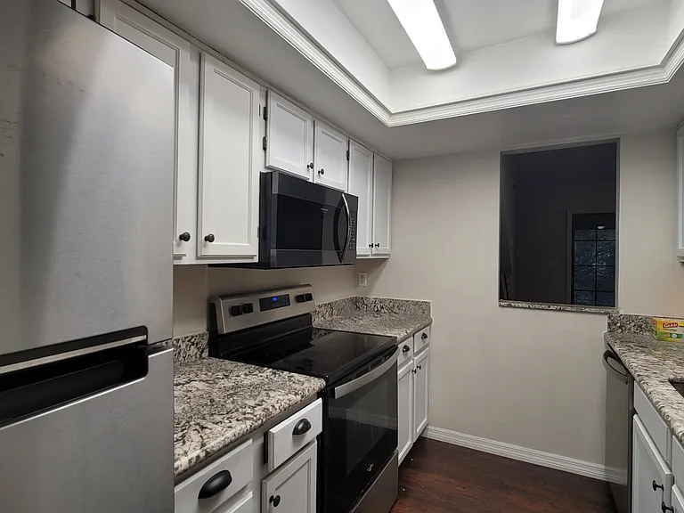 819 SW 57th Ter #1 — Photo 6