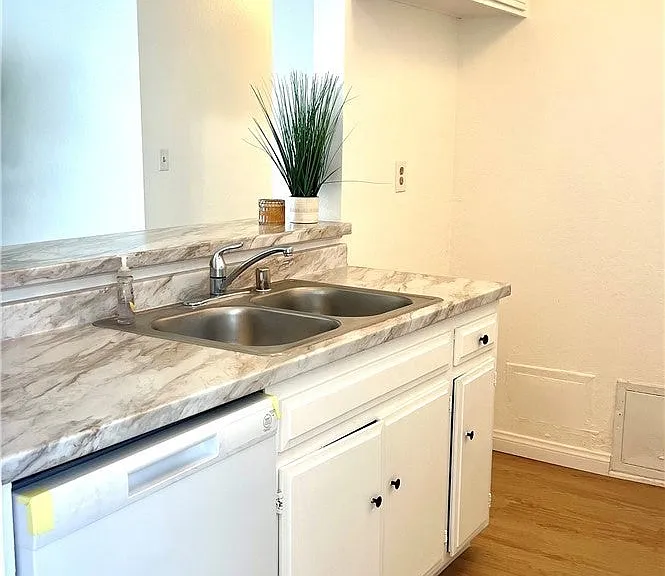 338 E Meats Ave — Photo 14