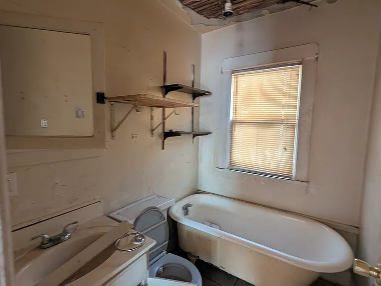 715 W Thrush Ave — Photo 8