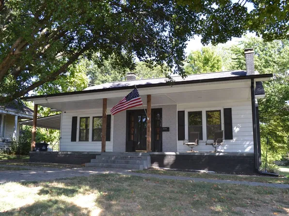 236 N 4th St, Albion, IL 62806