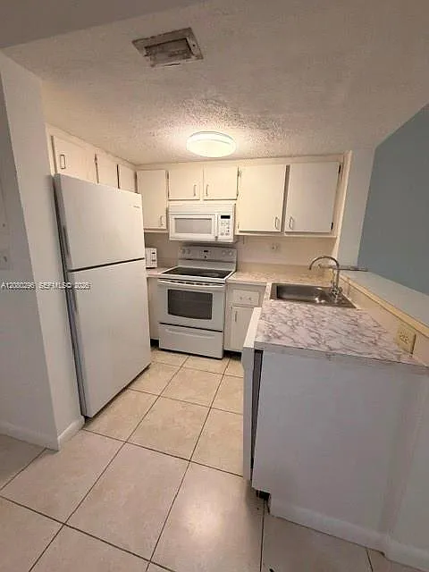 Coral Pointe Townhomes Co — Photo 4