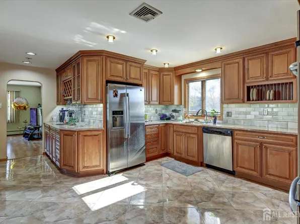 73 Ross Hall Blvd S, Piscataway, NJ 08854