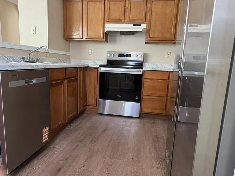 2429 E Monument St — Photo 11