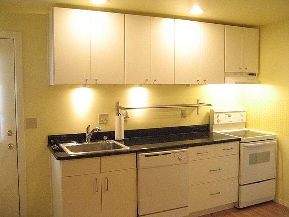 Kitchen-Disposal, Dishwasher, Range