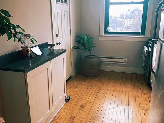3rd image of 2321 N Rockwell St APT 3B