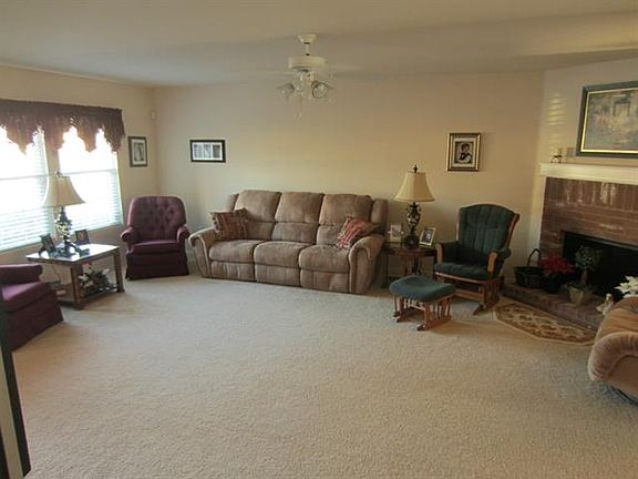 3rd image of 6112 Saint James Pl