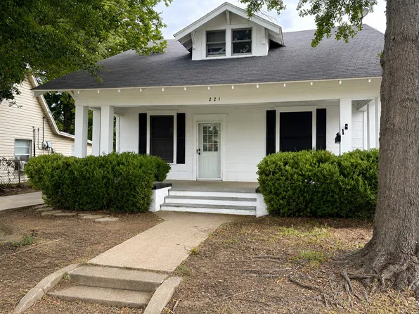 221 3rd Ave NW, Ardmore, OK 73401