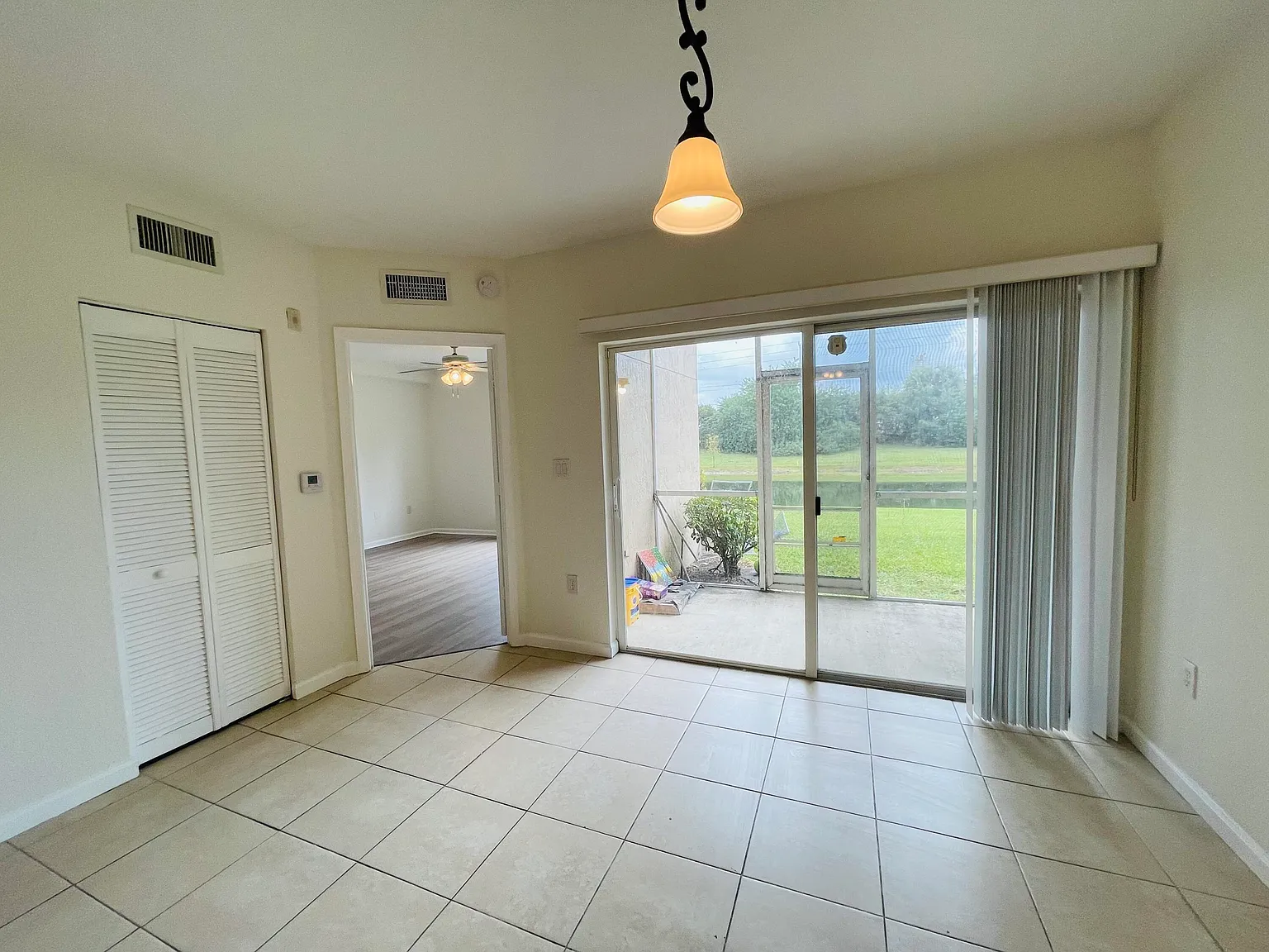 3 bed, 2.0 bath, 999 sqft, $2,000 — Photo 4