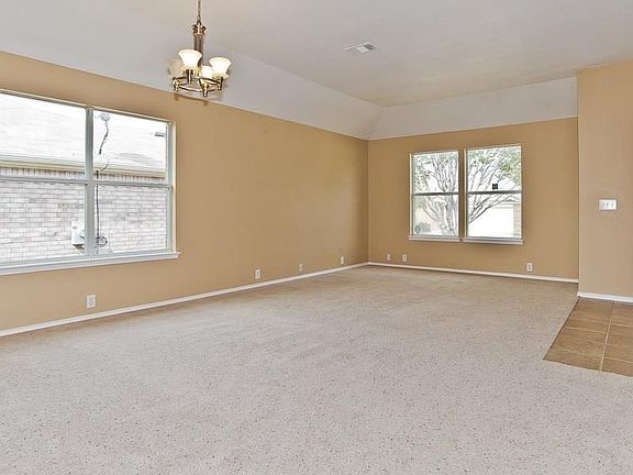 2nd image of 1816 Little Deer Ln
