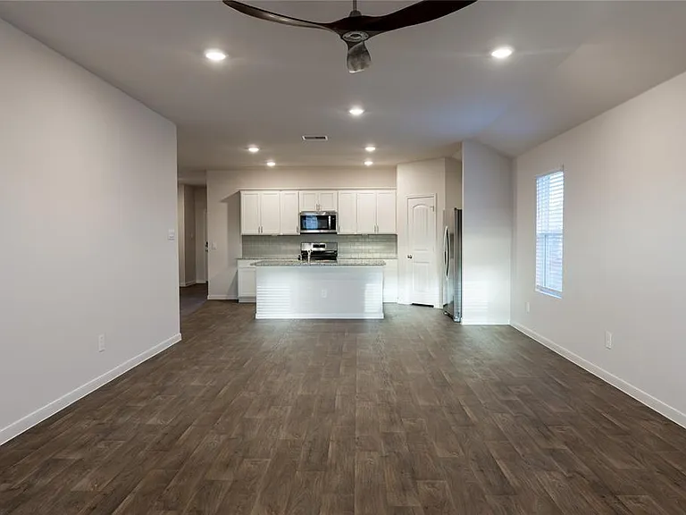 401 Abbey Ln — Photo 7