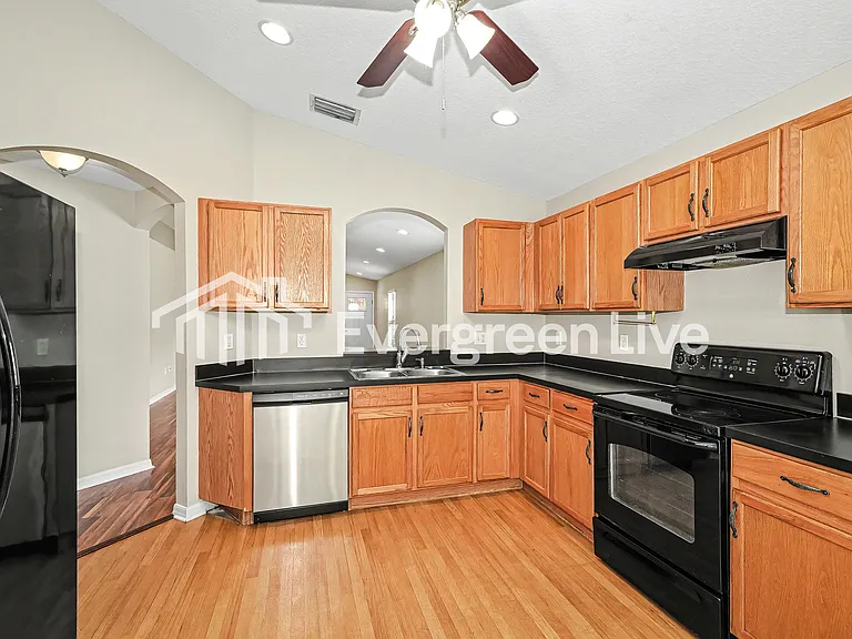 9810 Edmonton Dr — Photo 8