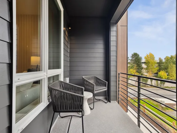 12217 137th Pl NE Building 27-104, Redmond, WA 98052