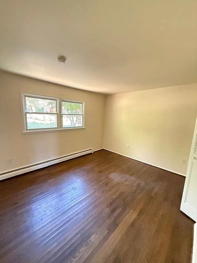 13606 Greenwood Dr — Photo 3